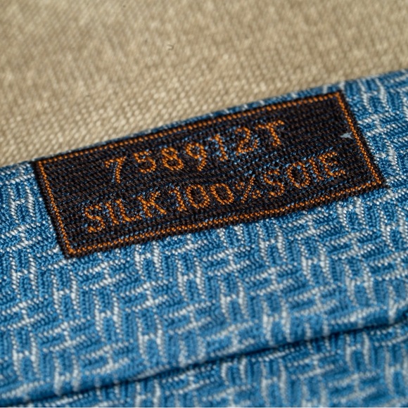 SOLD! Hermes Faconnee H Bicolore tie (New!) - Picture 2 of 7